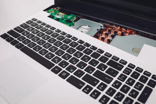 Замена клавиатуры на ноутбуке в Тюмени